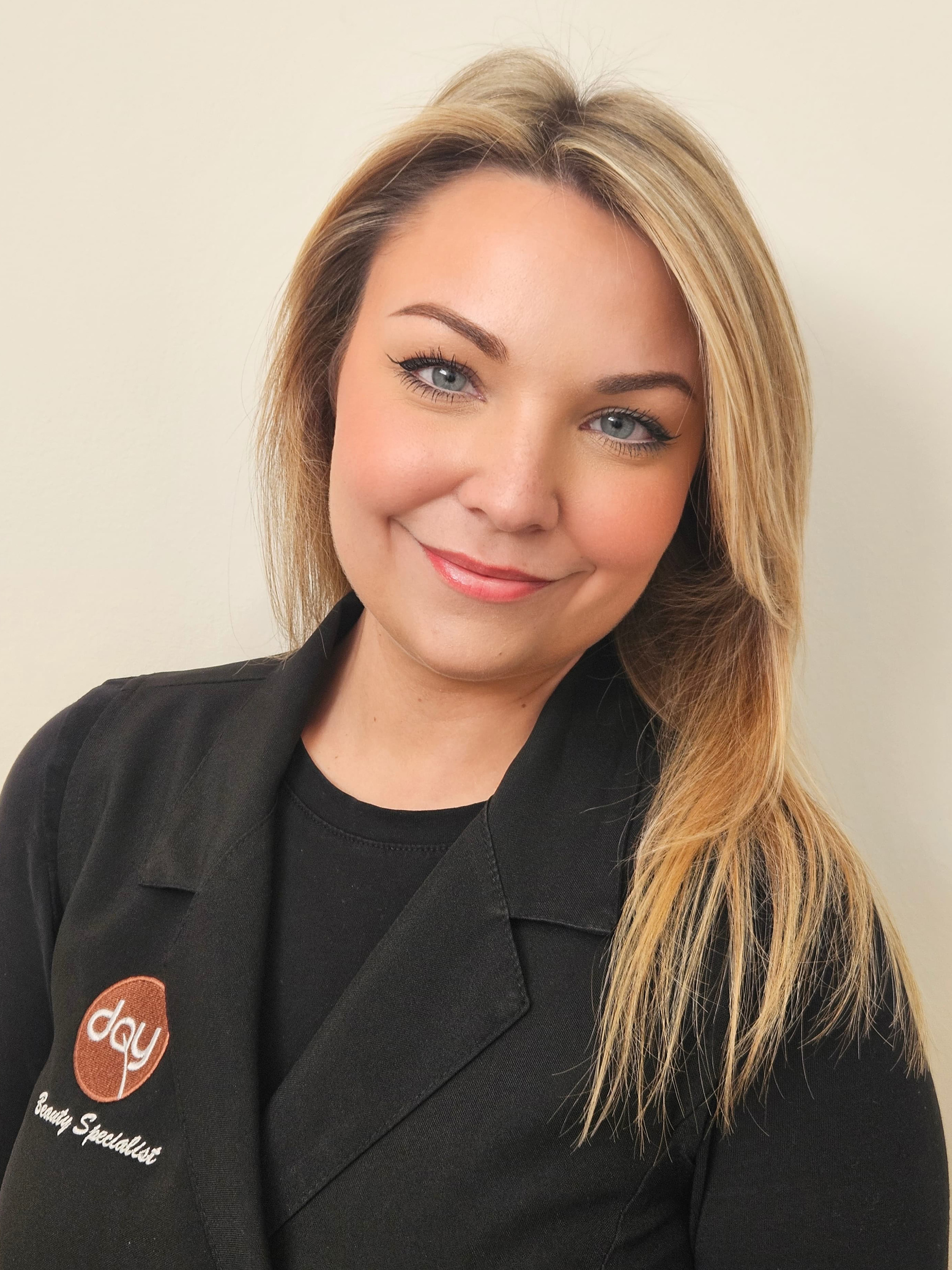 Francesca - Makeup Artist DAY sun.beauty